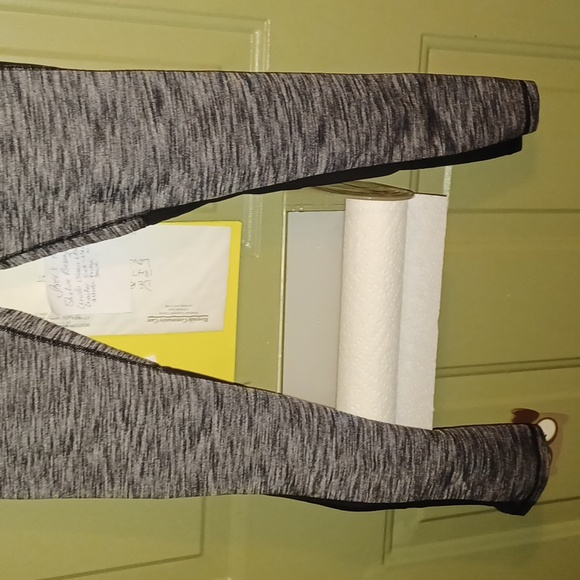 Victoria Sport leggings small - Picture 2 of 8